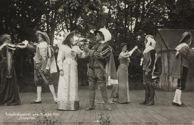 Four couples of dancers performing the minuet from the comedy Elverhøj at an open-air stage at Bygdø in Oslo (1911). Photograph by Rude og Hilfling