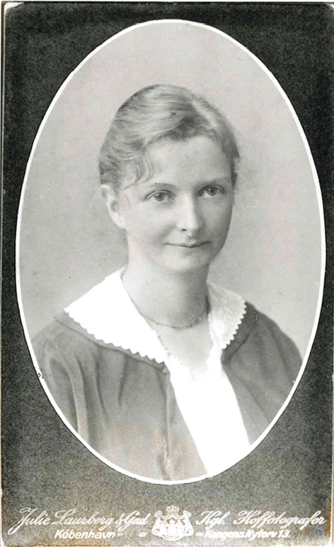 Portrait of Ellen Grüner-Nielsen (1918). Photograph by Julie Laurberg Gad.