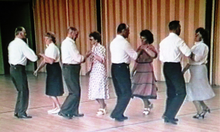 Eight folk dancers from Munsala dancing their minuet (1985). Starting to turn around hand in hand, photograph by Gunnel Biskop after Kim Hahnsson’s film.