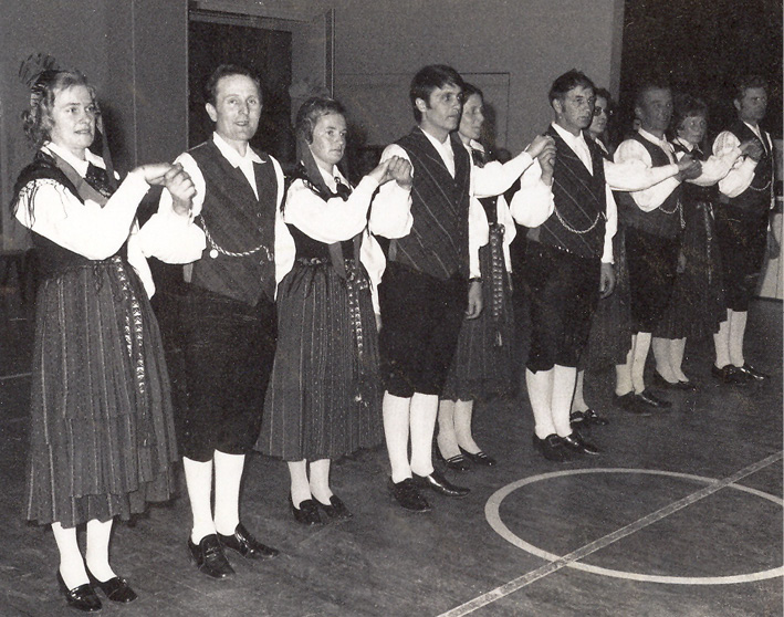 Tradition bearers in Lappfjärd in Ostrobothnia in Finland show the starting position in their minuet (1973). Photograph by Kim Hahnsson.