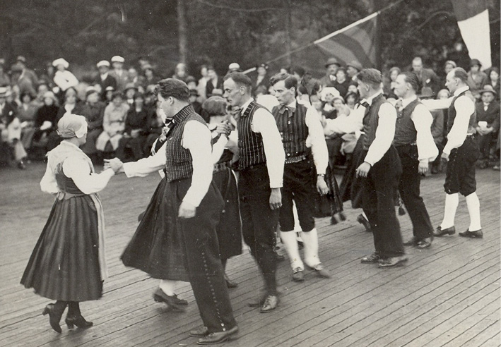 Folk dancers in Helsinki perform a minuet from Vörå in Ostrobothnia (1932). Six men and six women dancing, photograph by Rafael Roos.