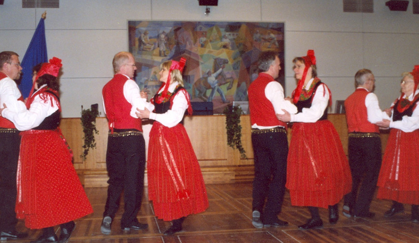 Folk dancers from Tjöck in traditional costumes dancing their minuet at the 75th anniversary of Finland’s Swedish Folk Dance Association (2006). Photograph by Gunnel Biskop.