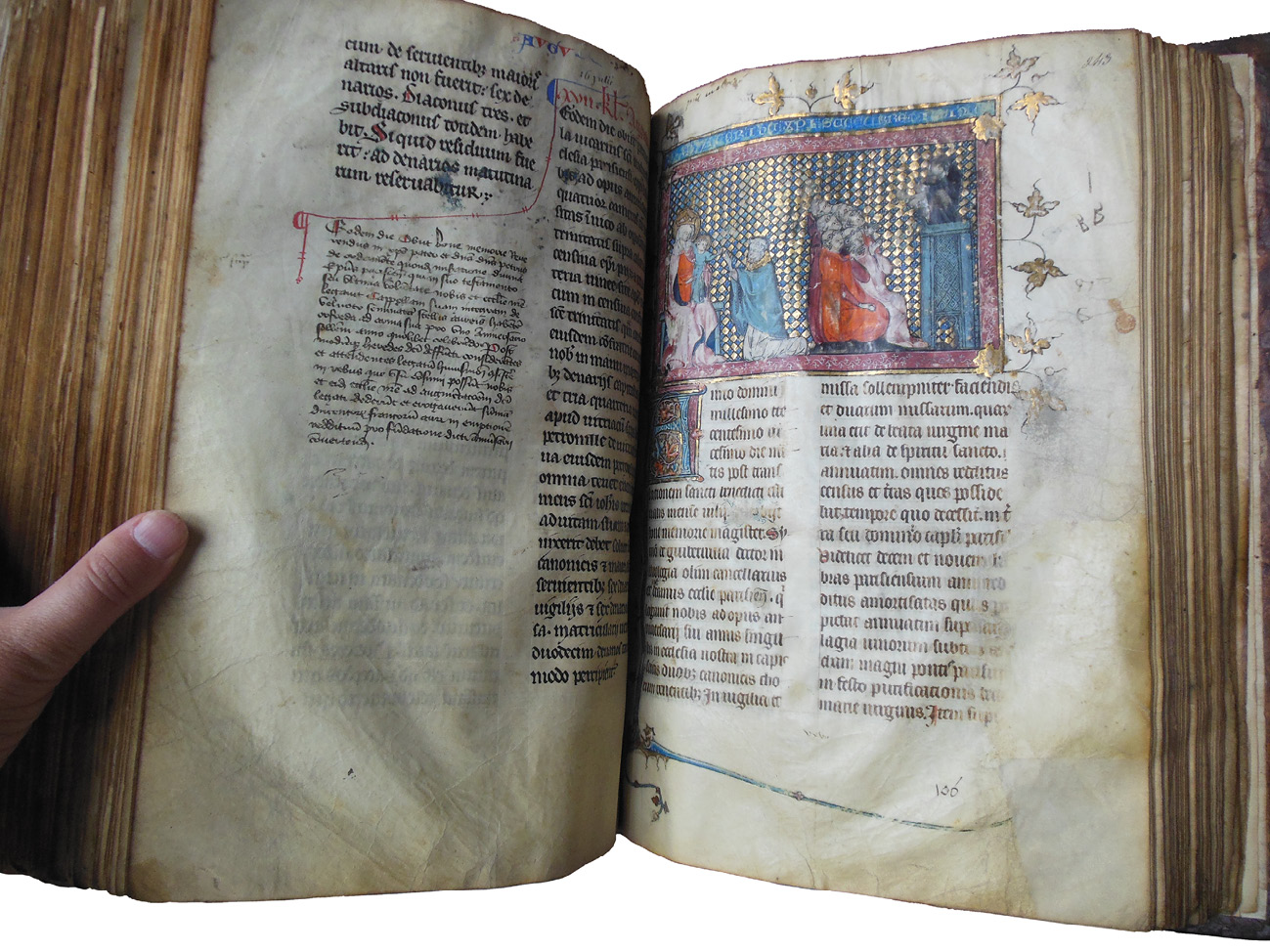 Opening in the Grand Obituary of Notre-Dame with original and added material, including the added obituary of Simon de Guiberville (d. 1320).