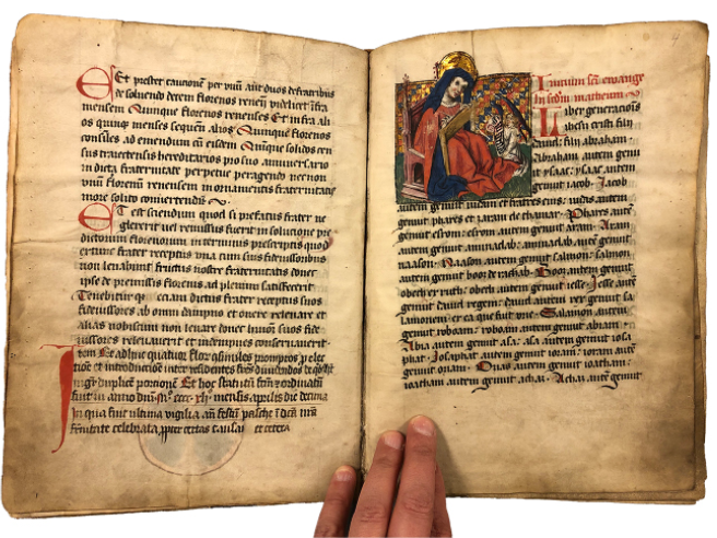 Opening of the Maastricht Chapter’s Statutes, ca. 1450, showcasing the Book of Matthew’s incipit with an author portrait, reflecting the manuscript’s sanctified role in oath ceremonies. The Hague, Koninklijke Bibliotheek, Ms. 132 G 35, fol. 3v-4r.