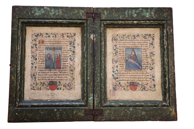 Evangélière of Dijon, opened to reveal the images of Christ Crucified and the Pietà for oath ceremonies. Archives municipales de Dijon, lay. 5,72 (B 18), 1488. The beginning Book of John follows the images.
