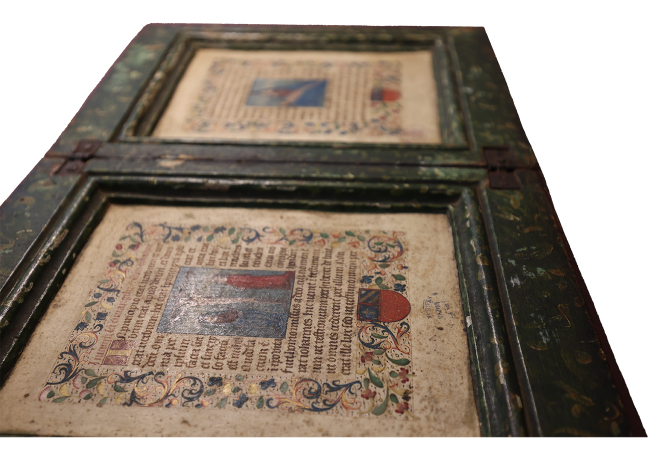 Detail of the Evangélière of Dijon in raking light, revealing the polished sheen of the images from years of touch during oath rituals. Archives municipales de Dijon, lay. 5,72 (B 18).