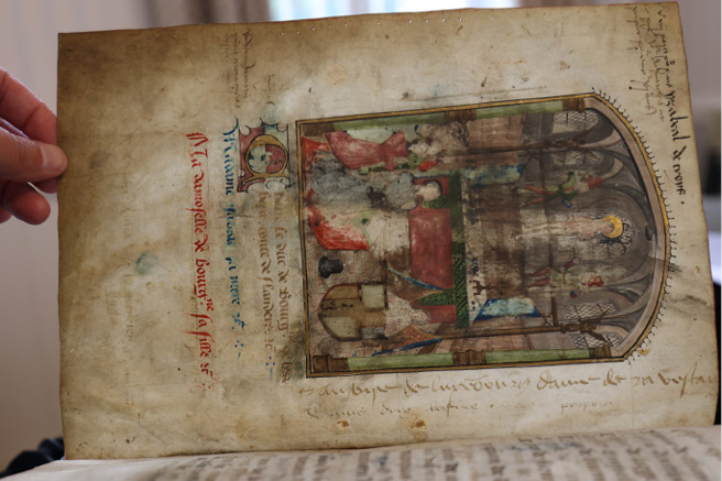 Folio from the Linkebeek Guldenboek showing Charles the Bold before St. Sebastian’s altar, photographed in transmitted light to reveal the folio’s pattern of wear. Linkebeek Parish Church, fol. 2v.