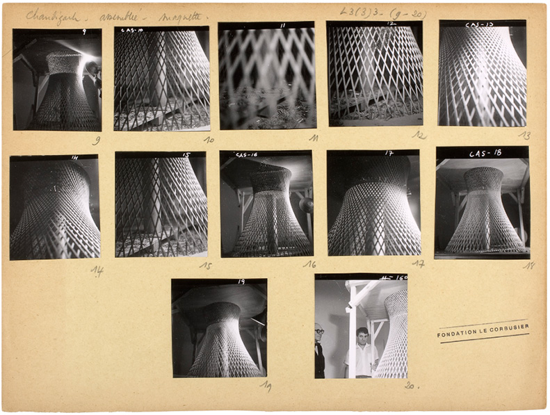 A contact sheet featuring twelve black-and-white photographs of a wire mesh structure under varying lighting angles. The structure’s intricate, geometric patterns are prominently displayed. Two men are visible in the bottom-right corner of the sheet. Text reads: “Chandigarh, assemblée, maquette” and “FONDATION LE CORBUSIER.