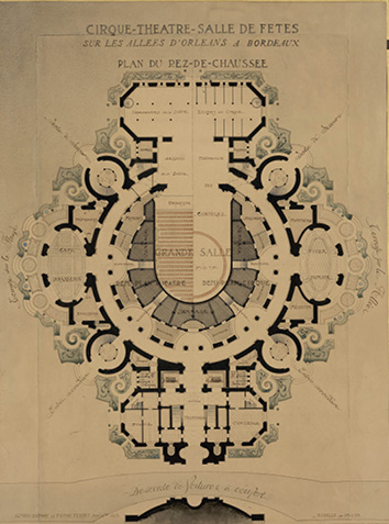 On voit le dessin d’une élévation du Palais des Fêtes, vue depuis la Garonne. C’est un grand bâtiment quasi-symétrique comportant de nombreuses colonnes ioniques et surmonté d’une coupole vitrée. A droite, on observe une descente de voiture à couvert, qui relie le premier étage du bâtiment à l’esplanade des Quinconces.